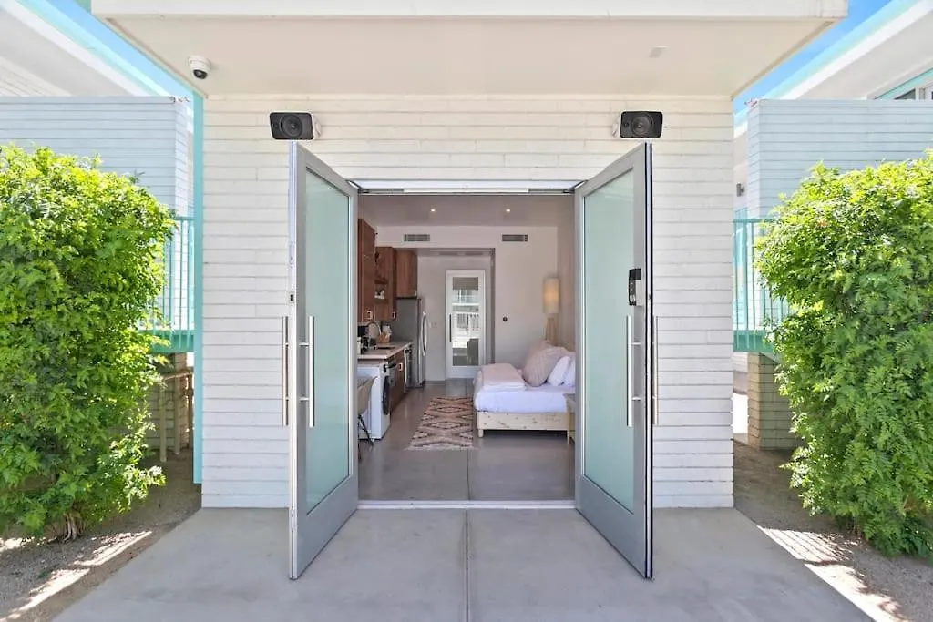 Funky Pool Side Cabana In Dtphx Phoenix Apartment