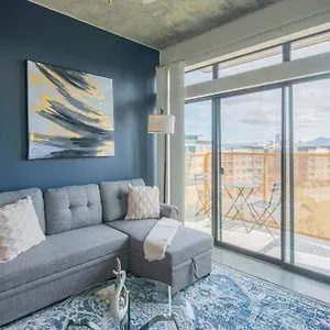 Striking 2bd - Cdt- Gym, Pool, Parking - Sleep8 Apartment